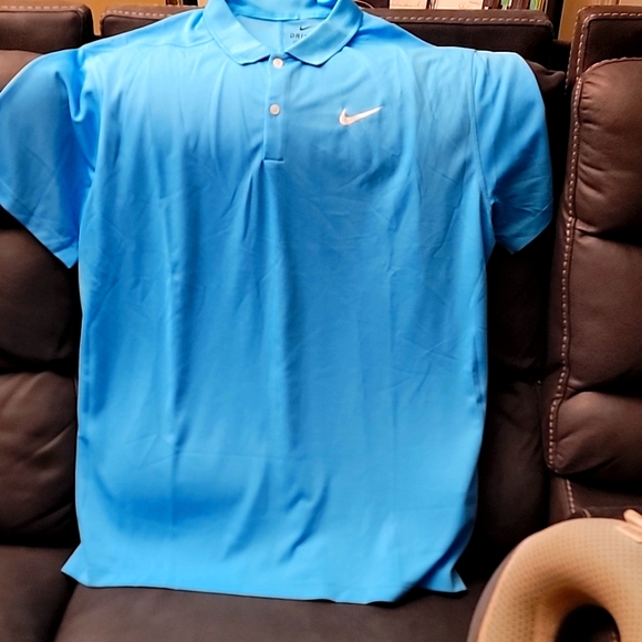 XL light blue Dri-Fit 2 button-down Polo shirt. - Picture 1 of 3